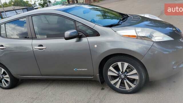 Серый Ниссан Лиф, объемом двигателя 0 л и пробегом 84 тыс. км за 9000 $, фото 5 на Automoto.ua