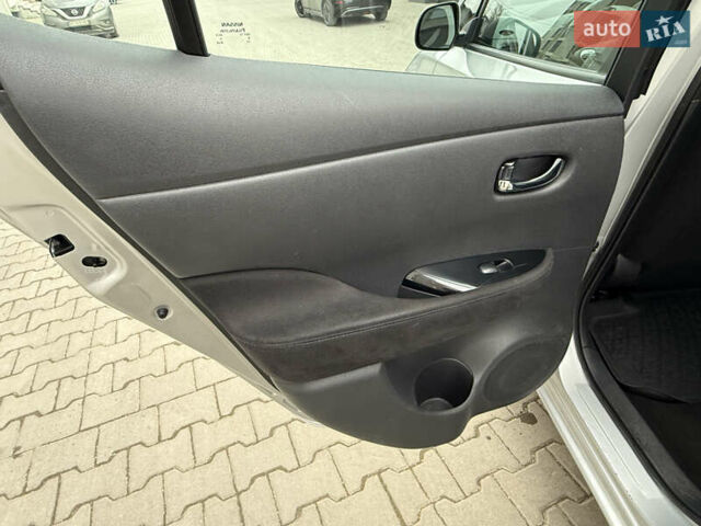 Серый Ниссан Лиф, объемом двигателя 0 л и пробегом 63 тыс. км за 7200 $, фото 26 на Automoto.ua