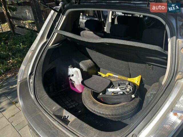 Серый Ниссан Лиф, объемом двигателя 0 л и пробегом 117 тыс. км за 7000 $, фото 3 на Automoto.ua