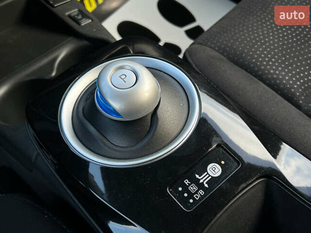 Серый Ниссан Лиф, объемом двигателя 0 л и пробегом 100 тыс. км за 8300 $, фото 17 на Automoto.ua