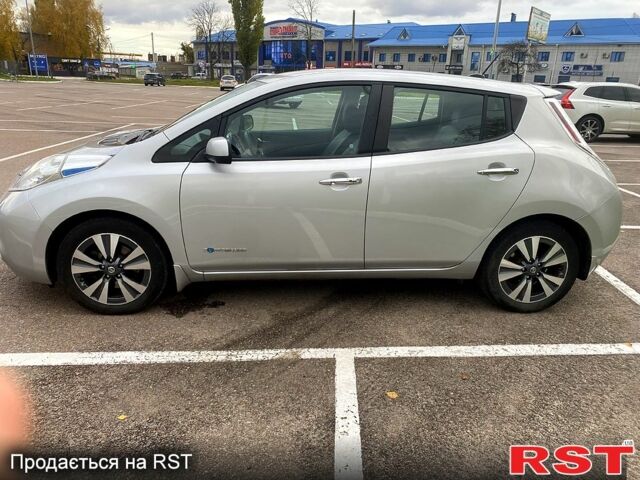 Серый Ниссан Лиф, объемом двигателя 80 л и пробегом 140 тыс. км за 7400 $, фото 2 на Automoto.ua