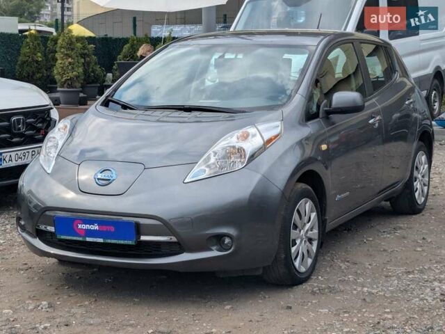 Серый Ниссан Лиф, объемом двигателя 0 л и пробегом 75 тыс. км за 8900 $, фото 8 на Automoto.ua