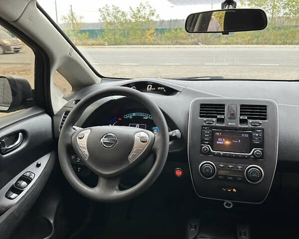 Сірий Ніссан Ліф, об'ємом двигуна 0 л та пробігом 106 тис. км за 8300 $, фото 6 на Automoto.ua