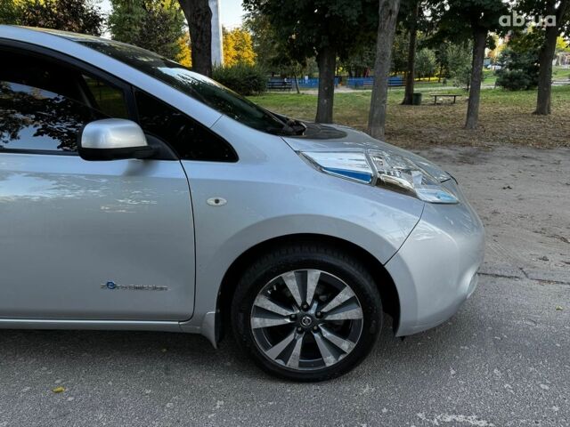 Серый Ниссан Лиф, объемом двигателя 0 л и пробегом 80 тыс. км за 10540 $, фото 4 на Automoto.ua