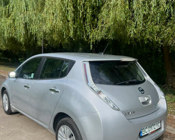 Сірий Ніссан Ліф, об'ємом двигуна 0 л та пробігом 142 тис. км за 6600 $, фото 3 на Automoto.ua