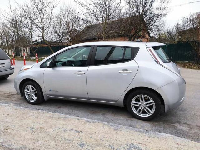 Серый Ниссан Лиф, объемом двигателя 0 л и пробегом 61 тыс. км за 8000 $, фото 3 на Automoto.ua