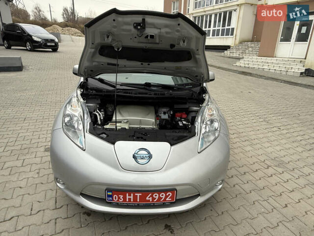 Серый Ниссан Лиф, объемом двигателя 0 л и пробегом 63 тыс. км за 7200 $, фото 67 на Automoto.ua