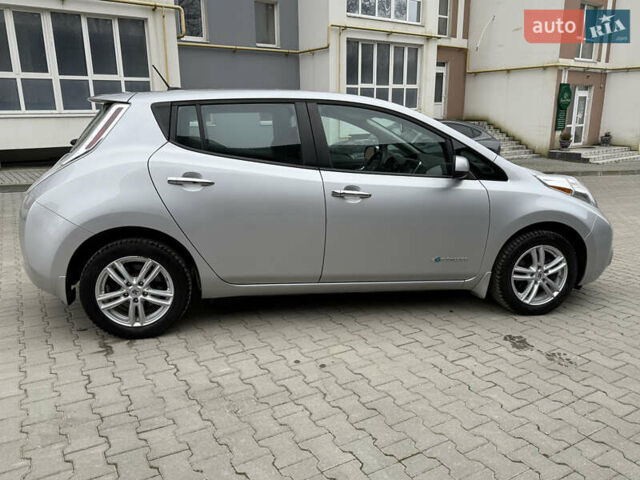 Серый Ниссан Лиф, объемом двигателя 0 л и пробегом 63 тыс. км за 7200 $, фото 16 на Automoto.ua