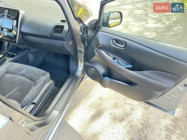 Серый Ниссан Лиф, объемом двигателя 0 л и пробегом 162 тыс. км за 6500 $, фото 6 на Automoto.ua