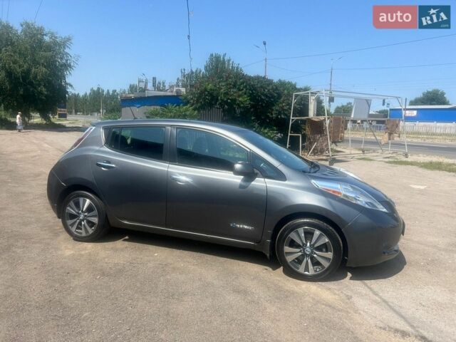 Серый Ниссан Лиф, объемом двигателя 0 л и пробегом 136 тыс. км за 6800 $, фото 4 на Automoto.ua