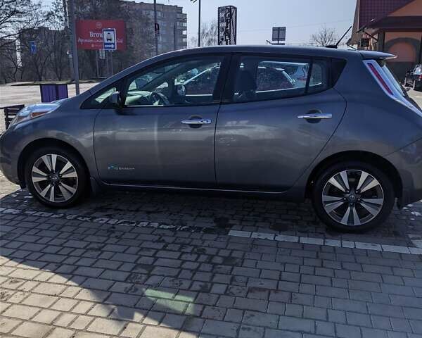 Серый Ниссан Лиф, объемом двигателя 0 л и пробегом 96 тыс. км за 8300 $, фото 9 на Automoto.ua