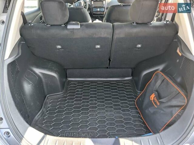 Серый Ниссан Лиф, объемом двигателя 0 л и пробегом 96 тыс. км за 8300 $, фото 30 на Automoto.ua