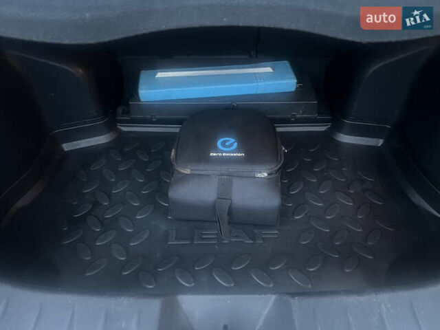 Серый Ниссан Лиф, объемом двигателя 0 л и пробегом 82 тыс. км за 7199 $, фото 26 на Automoto.ua