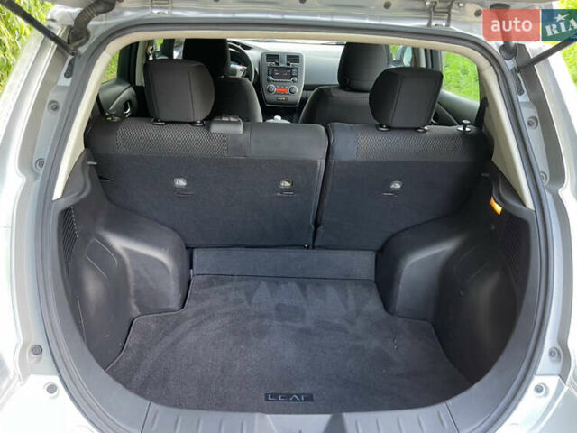 Сірий Ніссан Ліф, об'ємом двигуна 0 л та пробігом 142 тис. км за 6600 $, фото 10 на Automoto.ua