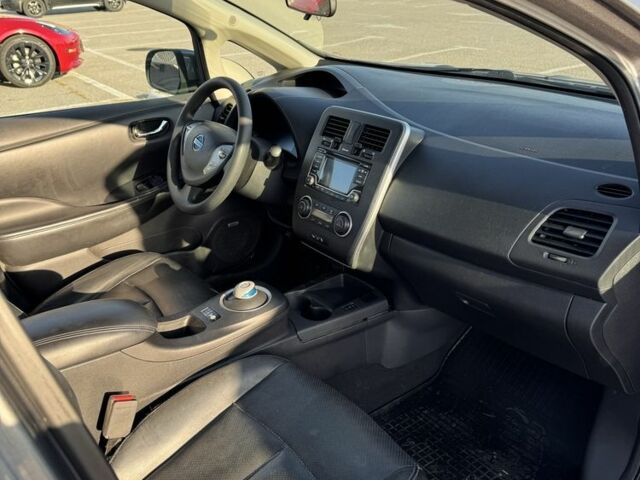 Серый Ниссан Лиф, объемом двигателя 0 л и пробегом 159 тыс. км за 6500 $, фото 4 на Automoto.ua