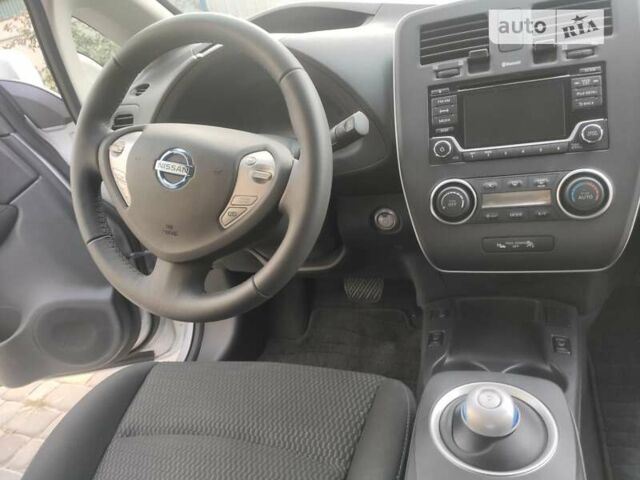 Серый Ниссан Лиф, объемом двигателя 0 л и пробегом 61 тыс. км за 8000 $, фото 16 на Automoto.ua