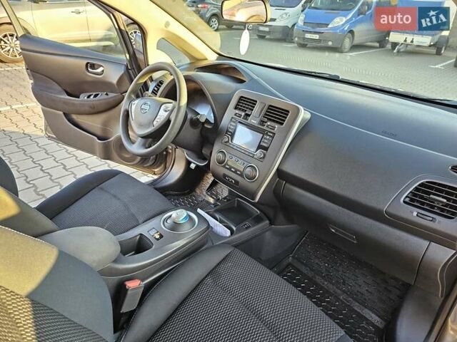 Серый Ниссан Лиф, объемом двигателя 0 л и пробегом 88 тыс. км за 7200 $, фото 8 на Automoto.ua