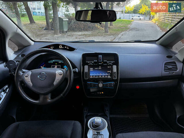 Серый Ниссан Лиф, объемом двигателя 0 л и пробегом 80 тыс. км за 10540 $, фото 24 на Automoto.ua