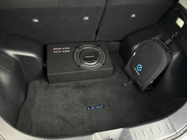 Серый Ниссан Лиф, объемом двигателя 0 л и пробегом 65 тыс. км за 9000 $, фото 6 на Automoto.ua