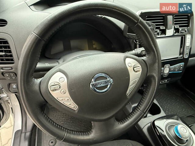Серый Ниссан Лиф, объемом двигателя 0 л и пробегом 63 тыс. км за 7200 $, фото 63 на Automoto.ua