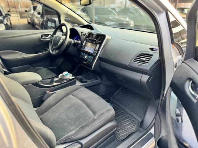 Сірий Ніссан Ліф, об'ємом двигуна 0 л та пробігом 94 тис. км за 7300 $, фото 11 на Automoto.ua