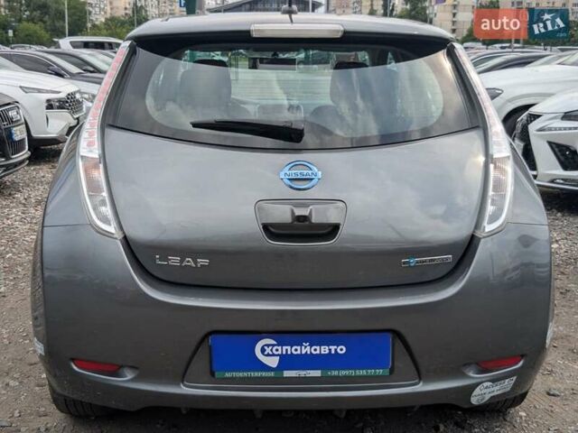 Серый Ниссан Лиф, объемом двигателя 0 л и пробегом 75 тыс. км за 8900 $, фото 5 на Automoto.ua