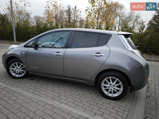 Серый Ниссан Лиф, объемом двигателя 0 л и пробегом 148 тыс. км за 8500 $, фото 5 на Automoto.ua