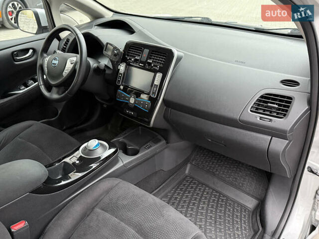 Серый Ниссан Лиф, объемом двигателя 0 л и пробегом 63 тыс. км за 7200 $, фото 20 на Automoto.ua