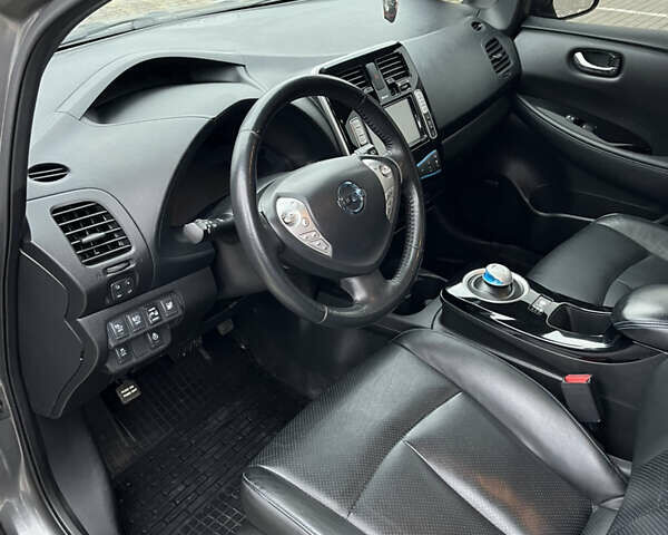 Серый Ниссан Лиф, объемом двигателя 0 л и пробегом 92 тыс. км за 8600 $, фото 49 на Automoto.ua