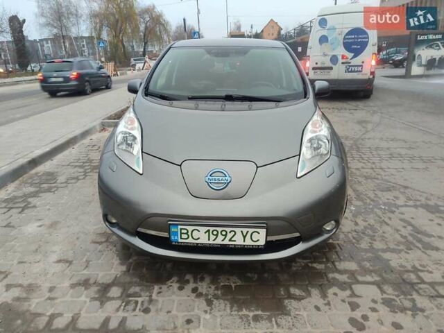 Сірий Ніссан Ліф, об'ємом двигуна 0 л та пробігом 220 тис. км за 5600 $, фото 1 на Automoto.ua