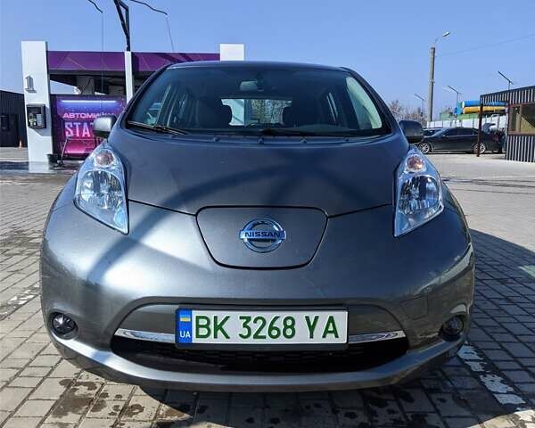 Серый Ниссан Лиф, объемом двигателя 0 л и пробегом 96 тыс. км за 8300 $, фото 6 на Automoto.ua