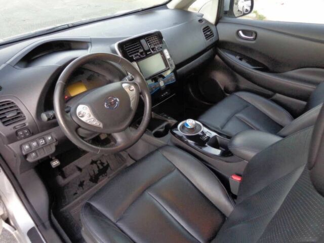 Серый Ниссан Лиф, объемом двигателя 0 л и пробегом 59 тыс. км за 3100 $, фото 6 на Automoto.ua