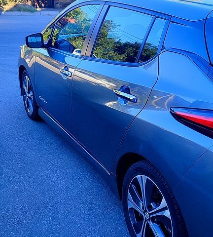 Серый Ниссан Лиф, объемом двигателя 0 л и пробегом 65 тыс. км за 12999 $, фото 2 на Automoto.ua