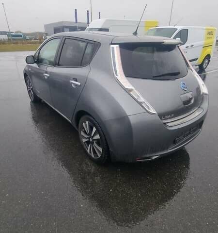 Серый Ниссан Лиф, объемом двигателя 0 л и пробегом 130 тыс. км за 8000 $, фото 3 на Automoto.ua