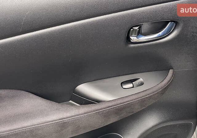 Серый Ниссан Лиф, объемом двигателя 0 л и пробегом 106 тыс. км за 8500 $, фото 59 на Automoto.ua