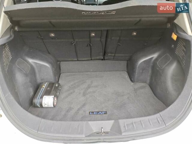 Серый Ниссан Лиф, объемом двигателя 0 л и пробегом 178 тыс. км за 7500 $, фото 11 на Automoto.ua