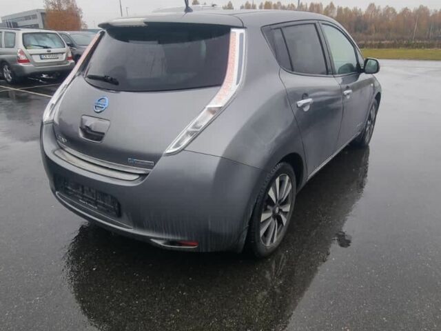 Серый Ниссан Лиф, объемом двигателя 0 л и пробегом 130 тыс. км за 8000 $, фото 7 на Automoto.ua