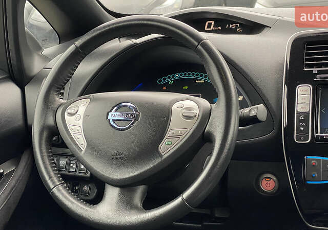 Серый Ниссан Лиф, объемом двигателя 0 л и пробегом 106 тыс. км за 8500 $, фото 35 на Automoto.ua