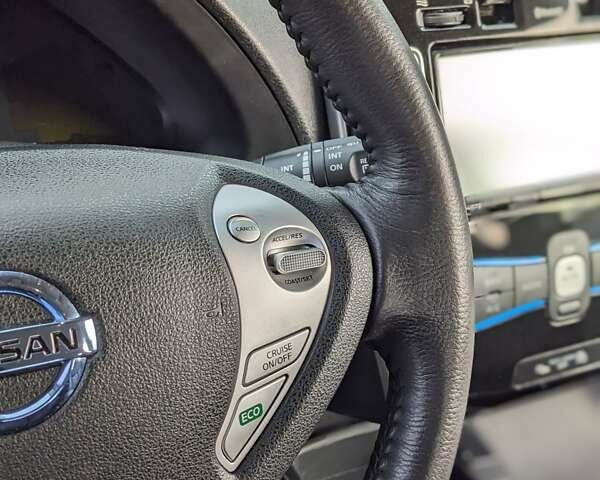 Сірий Ніссан Ліф, об'ємом двигуна 0 л та пробігом 86 тис. км за 8500 $, фото 18 на Automoto.ua