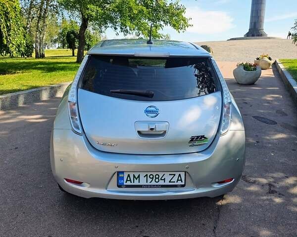 Сірий Ніссан Ліф, об'ємом двигуна 0 л та пробігом 54 тис. км за 8400 $, фото 5 на Automoto.ua