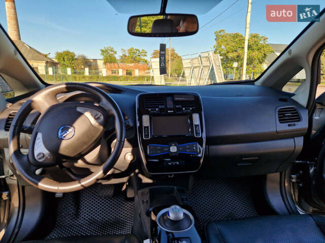 Серый Ниссан Лиф, объемом двигателя 0 л и пробегом 88 тыс. км за 12500 $, фото 18 на Automoto.ua