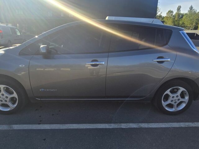 Серый Ниссан Лиф, объемом двигателя 0 л и пробегом 108 тыс. км за 8300 $, фото 1 на Automoto.ua