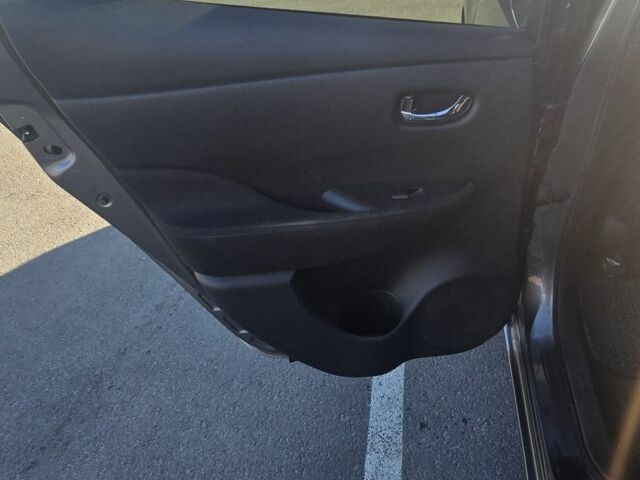 Серый Ниссан Лиф, объемом двигателя 0 л и пробегом 108 тыс. км за 8300 $, фото 4 на Automoto.ua