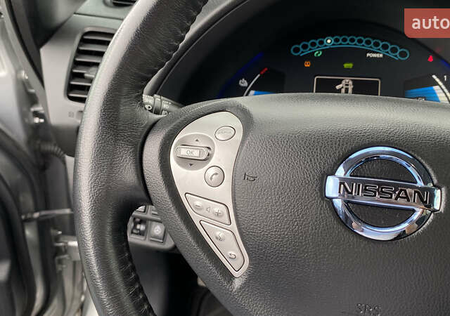 Серый Ниссан Лиф, объемом двигателя 0 л и пробегом 106 тыс. км за 8500 $, фото 41 на Automoto.ua