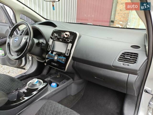 Серый Ниссан Лиф, объемом двигателя 0 л и пробегом 178 тыс. км за 7500 $, фото 10 на Automoto.ua