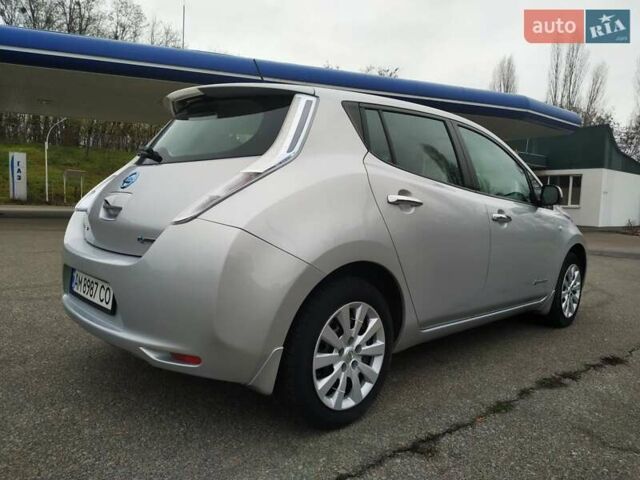 Серый Ниссан Лиф, объемом двигателя 0 л и пробегом 55 тыс. км за 6900 $, фото 4 на Automoto.ua