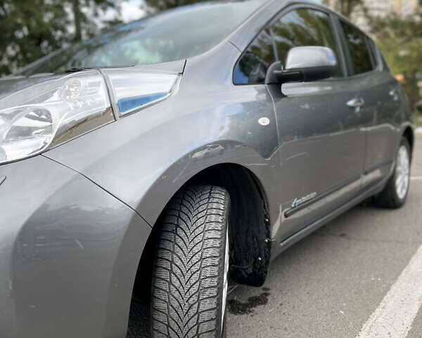 Сірий Ніссан Ліф, об'ємом двигуна 0 л та пробігом 125 тис. км за 6900 $, фото 4 на Automoto.ua