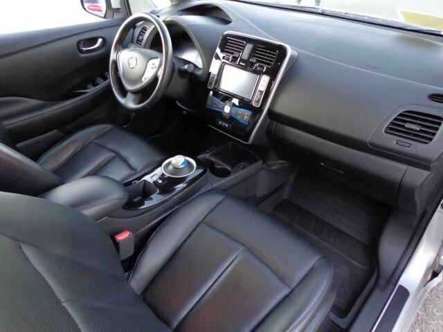 Серый Ниссан Лиф, объемом двигателя 0 л и пробегом 54 тыс. км за 4600 $, фото 7 на Automoto.ua