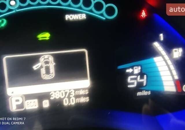 Серый Ниссан Лиф, объемом двигателя 0 л и пробегом 60 тыс. км за 8000 $, фото 2 на Automoto.ua