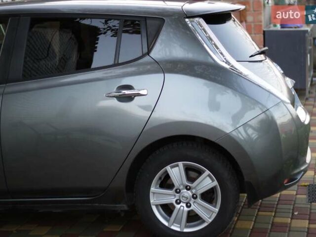 Серый Ниссан Лиф, объемом двигателя 0 л и пробегом 88 тыс. км за 8700 $, фото 18 на Automoto.ua